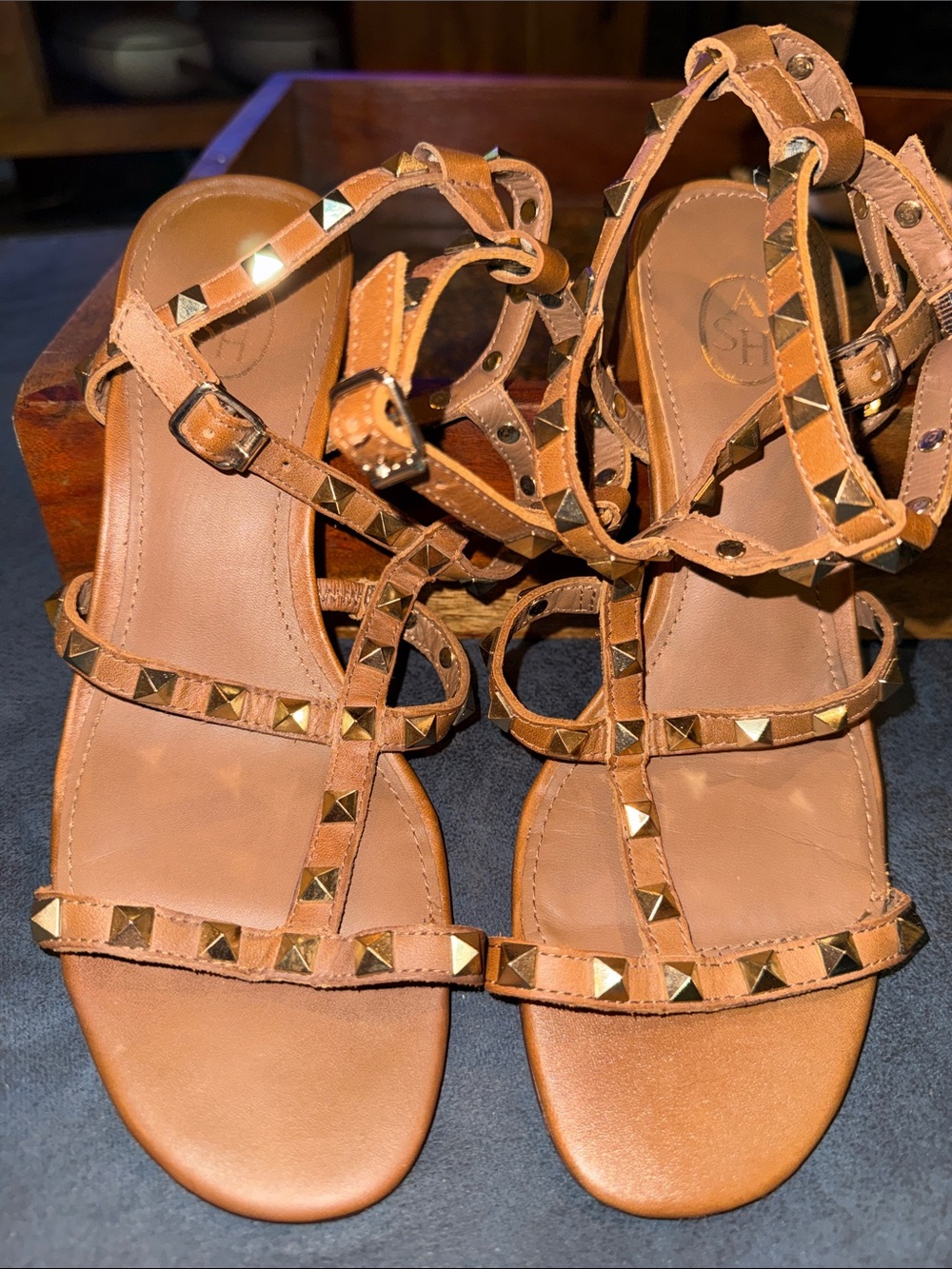 Ash Sublime S Tan Leather Studded Gladiator Sandals with Gold Accents 39
